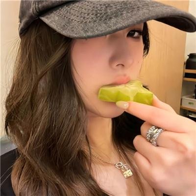 男爵的同桌小女生